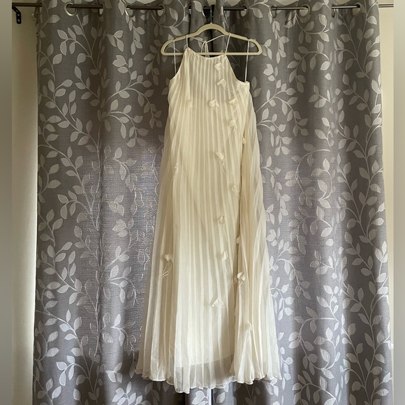 Elliatt Emelia Floral Appliqué Pleated Georgette Halter Maxi Dress - Picture 6 of 9